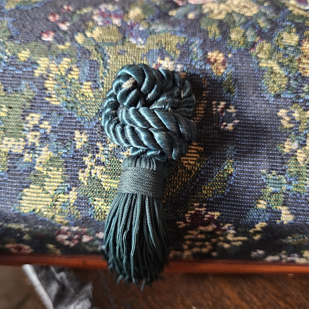 Beautiful Vintage Cross Stitch Floral Wood Tassel Jewlery Box. - Picture 11 of 14
